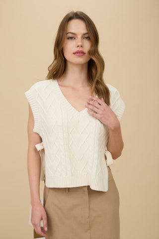 BLU137 - CREAM SWEATER VEST -