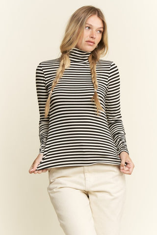JBJ114 - CURVY STRIPE TURTLENECK -