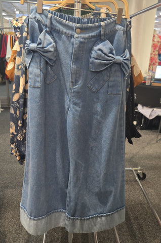 ODD111 - REG/PLUS WIDE LEG JEAN W/BOW