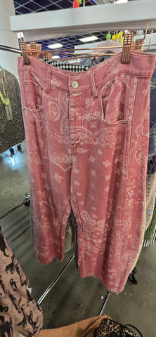 EES131 - BANDANA PRINT BARREL JEANS -